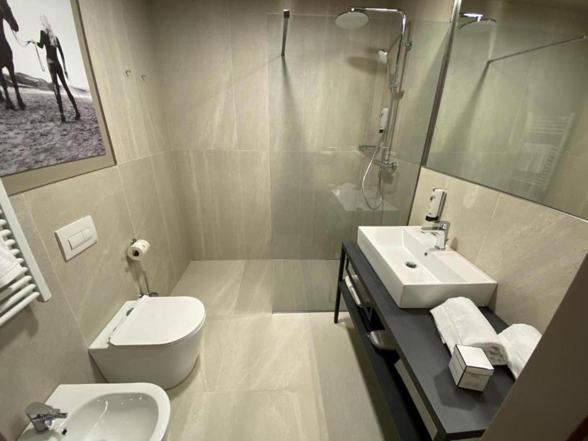 AMEDIA Hotel Milano Esterno foto